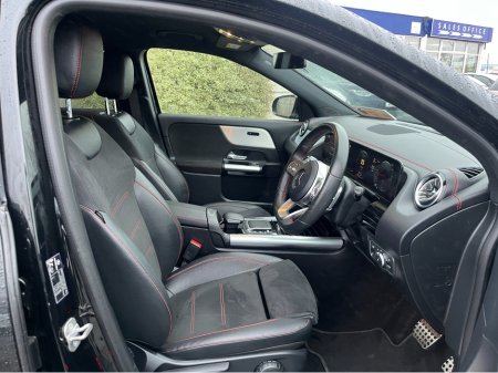 2024 Mercedes-Benz EQA 300 AMG LINE 4MATIC €34,950 thumbnail