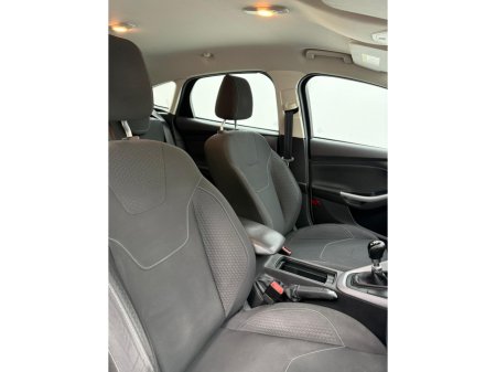 2017 Ford Focus - thumbnail 7