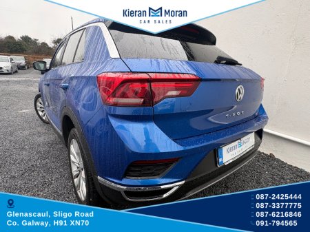 2018 Volkswagen T-Roc SPORT 2.0 TDI 5DR €21,950 thumbnail