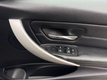 2012 BMW 3 Series - thumbnail 31