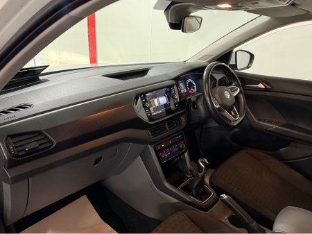 2021 Volkswagen T-Cross 1.0 TSI MANUAL 5SPEED 95BHP 5DR €19,950 thumbnail