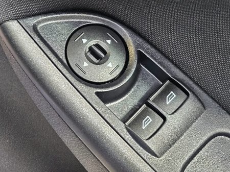 2018 Ford Focus - thumbnail 7