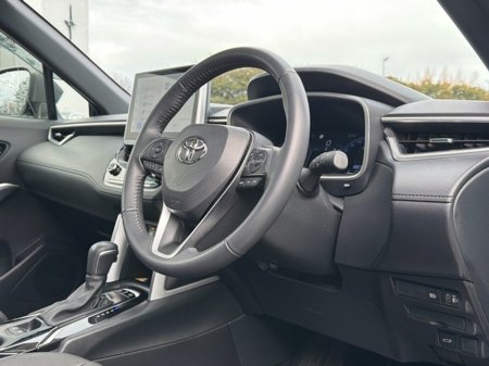 2024 Toyota Corolla Cross TOP SPEC SOL 1.8 HYBRID SOL PLUS EXTRAS // POWER TAILGATE // PAN ROOF // REAR CAMERA // APPLE CARPLAY/ANDROID AUTO // AIR CON // FULL WARRANTY €38,945 thumbnail