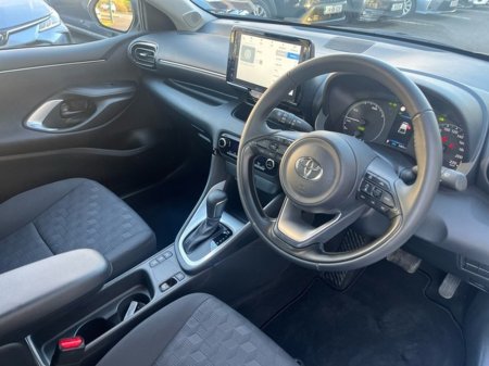 2025 Toyota Yaris - thumbnail 9