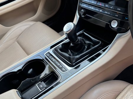 2017 Jaguar XF - thumbnail 8