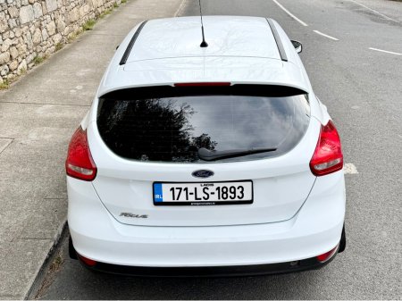 2017 Ford Focus - thumbnail 9