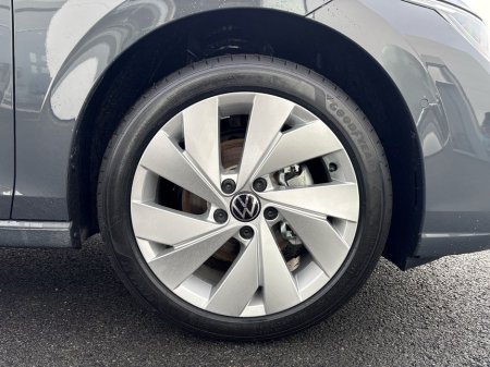 2026 Volkswagen Golf Edition 75 1.5 MHEV thumbnail