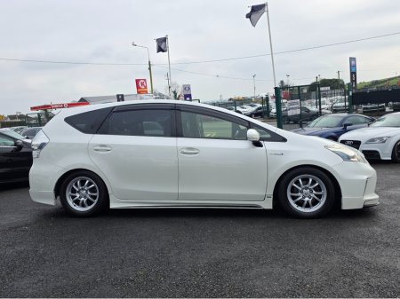 2014 Toyota Prius Alpha (7 Seater) - SELF CHARGING HYBRID -ALLOYS - REVERSE CAMERA - SIMI DEALER - LOW ROAD TAX BAND €14,450 thumbnail
