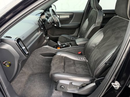 2022 Volvo XC40 - thumbnail 8