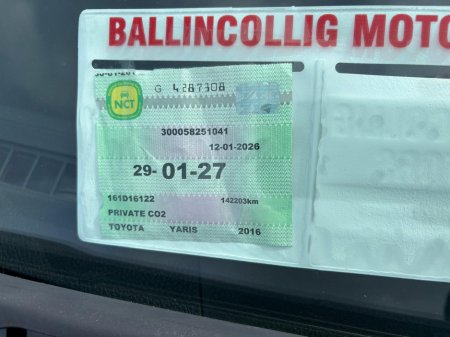 2016 Toyota Yaris - thumbnail 2