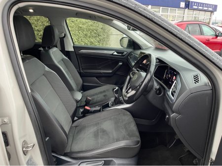 2023 Volkswagen T-Roc STYLE 1.0 PETROL //HIGH SPEC//HALF LEATHER HEATED SEATS//PANORAMIC GLASS ROOF//SAT NAV//REVERSE CAMERA// €27,950 thumbnail