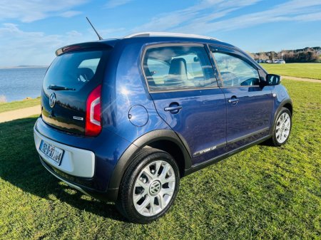 2015 Volkswagen up! 1.0L AUTO €8,950 thumbnail