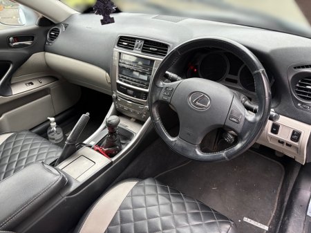 2009 Lexus IS 220 D - thumbnail 13