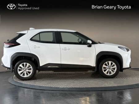 2023 Toyota Yaris Cross HYBRID LUNA €27,950 thumbnail