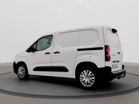 2020 Peugeot Partner  €10,995 thumbnail