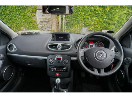 2010 Renault Clio - thumbnail 11
