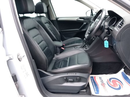 2018 Volkswagen Tiguan 2.0 TDI 150HP Auto DSG Leather Interior Panoramic Sunroof €26,995 thumbnail