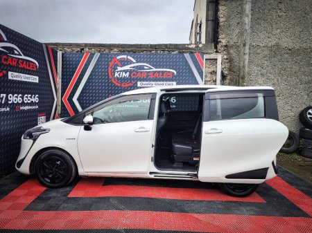 2019 Toyota Sienta - thumbnail 8