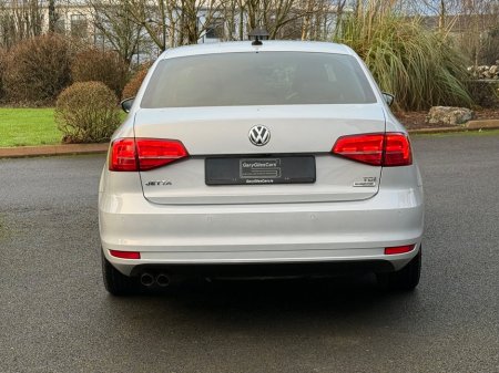 2017 Volkswagen Jetta 2.0 TDI 110HP Highline €12,950 thumbnail