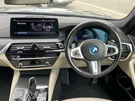2022 BMW 5 Series - photo 4
