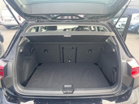 2024 Volkswagen Golf 2.0 TDI 115HP Life €27,475 thumbnail