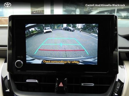 2022 Toyota Corolla Hybrid Luna Sport Saloon €27,950 thumbnail