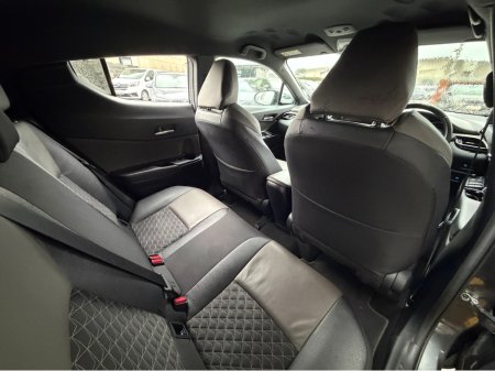 2023 Toyota C-HR HYBRID..Keyless Entry..Apple CarPlay €22,750 thumbnail