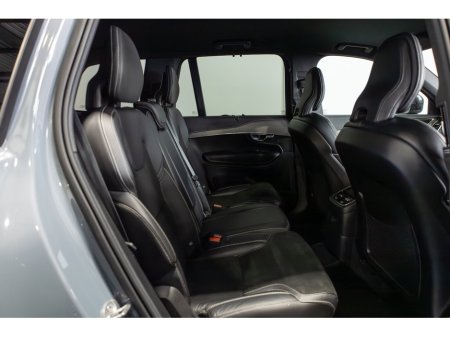 2022 Volvo XC90 PHEV T8 (390hp) R-Design AWD €59,950 thumbnail