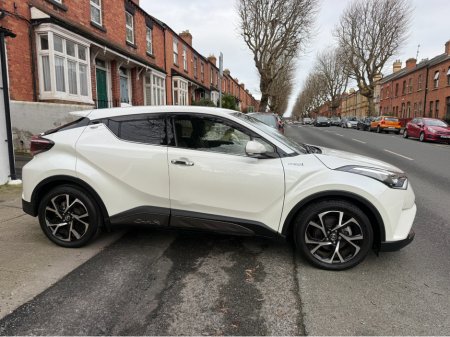 2017 Toyota C-HR - thumbnail 4