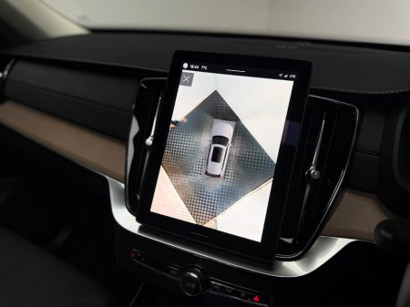 2025 Volvo XC90 PLUS T8 RECHARGE 2.0 PHEV AWD *7 SEATER* €81,990 thumbnail