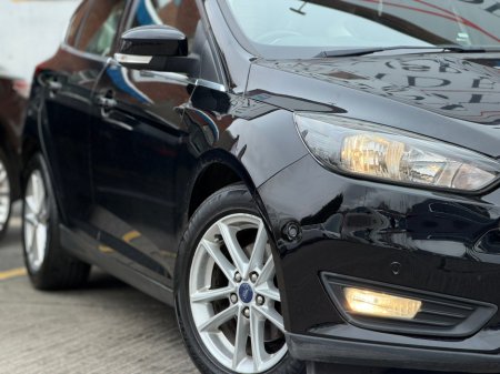 2016 Ford Focus - thumbnail 15