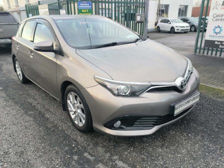 2016 Toyota Auris - thumbnail 1