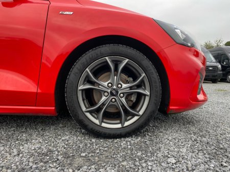 2019 Ford Focus - thumbnail 17