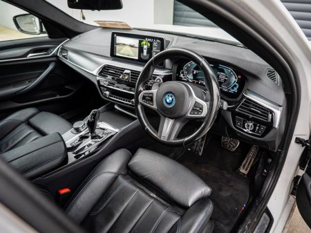 2022 BMW 5 Series - thumbnail 6