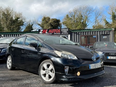 2015 Toyota Prius - thumbnail 2