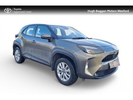 2023 Toyota Yaris Cross LUNA HYBRID, NICE LOW MILEAGE!