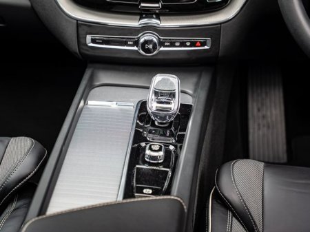 2024 Volvo XC60 T6 Phev Plus Dark AWD *Panoramic roof* *Harmon Kardon* €53,950 thumbnail