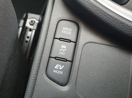 2023 Toyota Yaris Cross 1.5 HYBRID CR CROSS LUNA thumbnail