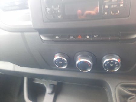 2024 Nissan Interstar - thumbnail 13