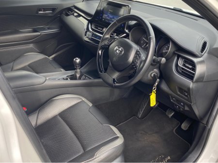 2017 Toyota C-HR 1.2T LUNA 5Dr FULL. BLACK LEATHER INTERIOR  Nct 1/27 €14,995 thumbnail