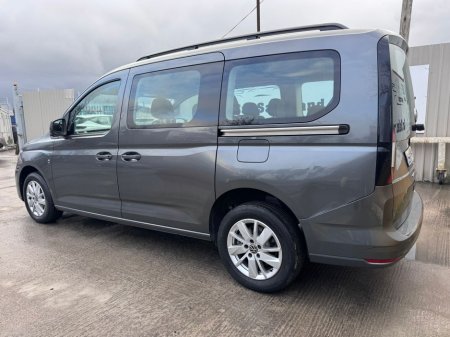 2025 Volkswagen Caddy Maxi Life LIFE TDI 122BHP A7F 5DR A €42,500 thumbnail