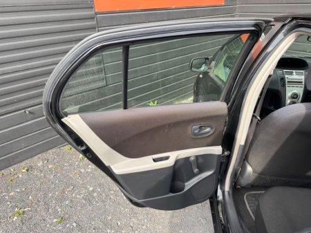 2006 Toyota Yaris - thumbnail 18