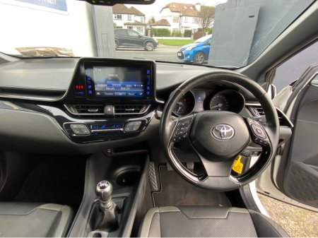 2017 Toyota C-HR 1.2T LUNA 5Dr FULL. BLACK LEATHER INTERIOR  Nct 1/27 €14,995 thumbnail