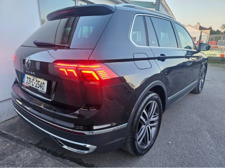 2023 Volkswagen Tiguan - thumbnail 3