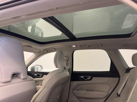 2022 Volvo XC60 - thumbnail 9