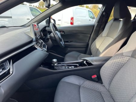 2023 Toyota C-HR HYBRID SPORT BI-TONE 4DR thumbnail