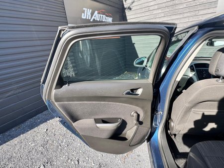 2011 Opel Astra - thumbnail 15