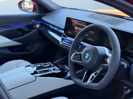 2026 BMW 5 Series - view 3