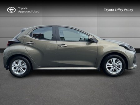 2023 Toyota Yaris 1.5 HYBRID LUNA 4DR AUTO €23,950 thumbnail