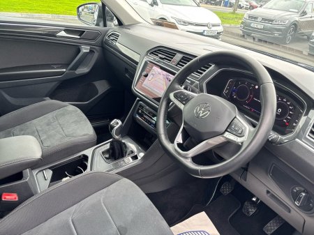 2022 Volkswagen Tiguan 2.0 TDI 150HP Elegance €34,975 thumbnail